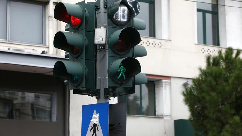 Ουρά χιλιομέτρων λόγω χαλασμένου φαναριού στη Λ. Βουλιαγμένης